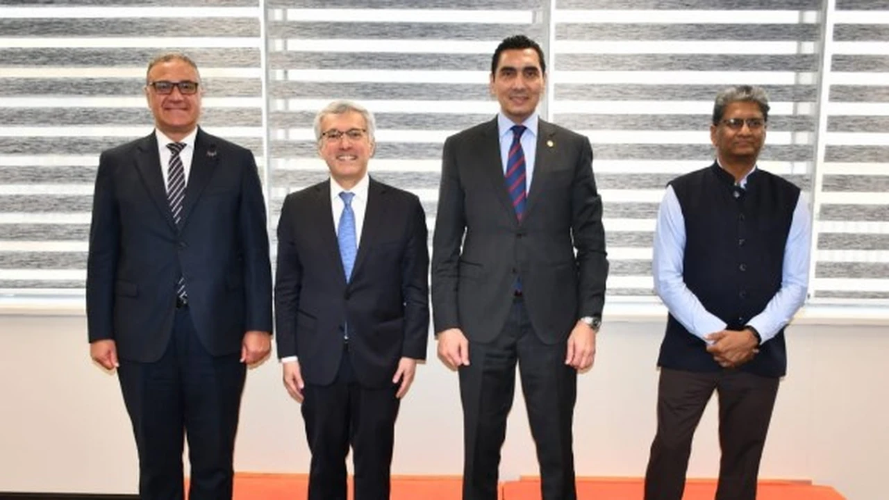 وزير الرياضة يوقع مذكرتي تفاهم مع دول بريكس بلس لتعزيز انخراط الشباب المصري مع نظرائهم في التجمع